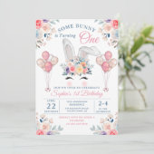 ピンクのサムバニー フラワーバルーン ガール ファーストバースデー 招待状 (スタンド正面)