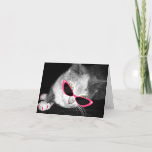 ピンクのサングラス及び爪Notecardを持つ猫 カード