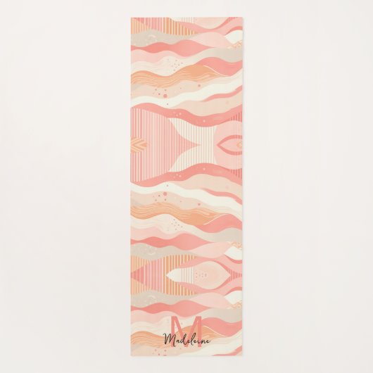 ピンクのサンゴストライプの波のパターン名モノグラム ヨガマット (裏面)