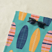 ピンクのサーフボードと花ビーチタオル ビーチタオル (インサイチュ)