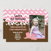 ピンクのシェブロンおよび牛女性のカーボーイの招待状 招待状 (正面/裏面)