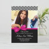 ピンクのシェブロン写真卒業発表 招待状 (スタンド正面)