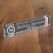 ピンクのシマウマのストライプのな動物は|を個人化なります禁止します デスクネームプレート (側面)