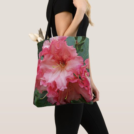 ピンクのシャクナゲの花咲くフラワー トートバッグ (クローズアップ)