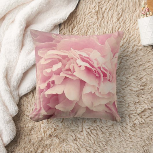 ピンクのシャクヤクの花びら クッション (ブランケット)