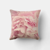 ピンクのシャクヤクの花びら クッション (裏面)