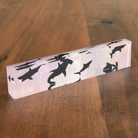 ピンクのシャドーフィッシュサメのグラデーション銀河系宇宙 デスクネームプレート (側面)