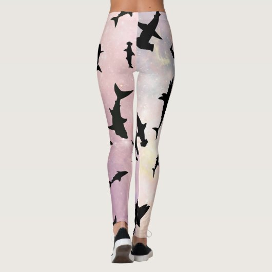 ピンクのシャドーフィッシュサメのグラデーション銀河系宇宙 レギンス (裏面)