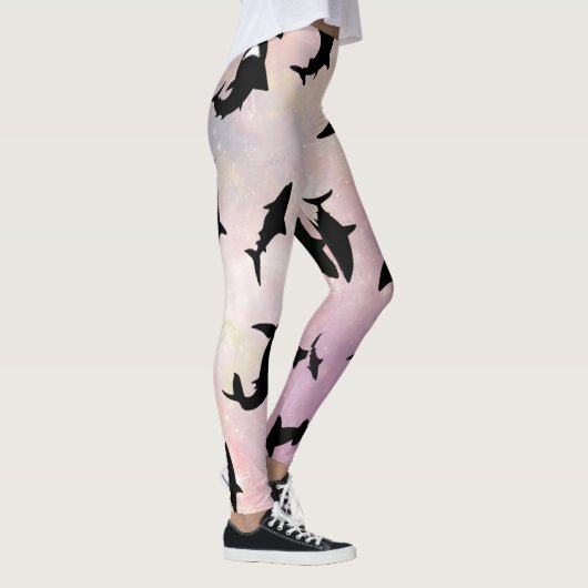 ピンクのシャドーフィッシュサメのグラデーション銀河系宇宙 レギンス (右)