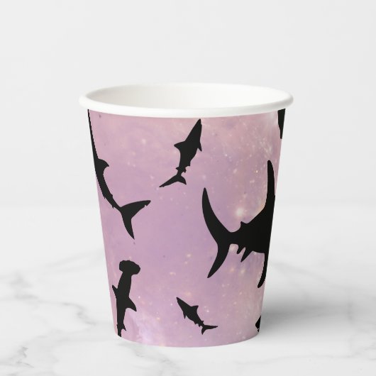 ピンクのシャドーフィッシュサメのグラデーション銀河系宇宙 紙コップ (正面)