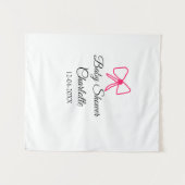 ピンクのシンプルなベビーシャワーのデザイン　名前と日付を追加　ミニマル タペストリー (正面(横))