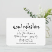 ピンクのジオメトリックマーブル新しいミッションウェディング日程変更 招待状 (スタンド正面)