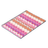 ピンクのジグザグの背景 ノートブック (左側)