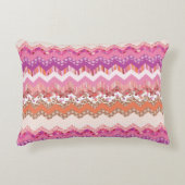 ピンクのジグザグ形の背景 アクセントクッション (正面)