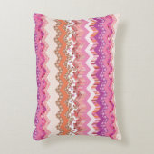 ピンクのジグザグ形の背景 アクセントクッション (正面(垂直))