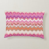 ピンクのジグザグ形の背景 アクセントクッション (裏面)