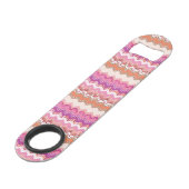 ピンクのジグザグ形の背景 スピード栓抜き (裏面アングル)