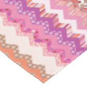 ピンクのジグザグ形の背景 テーブルクロス (アングル)