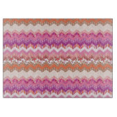 ピンクのジグザグ背景 カッティングボード (正面)