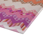 ピンクのジグザグ背景 カッティングボード (角)