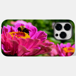 ピンクのジニアとハチミツ蜂 ピンクの花 かわいい蜂 Case-Mate iPhone 14 PRO MAXケース