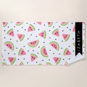ピンクのスイカ、スイカの種、あなたの名前 ビーチタオル (正面)