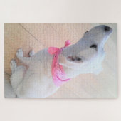 ピンクのスカーフを巻いたかわいい白犬 ジグソーパズル (横)