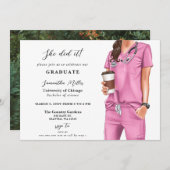 ピンクのスクラブナース写真彼女はそれを卒業した 招待状 (正面/裏面)