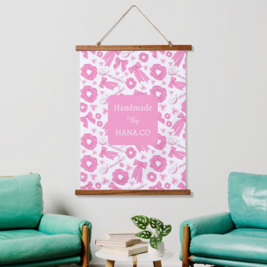 ピンクのスクランチパターン かわいい髪飾り 吊り下げ型タペストリー (リビング)