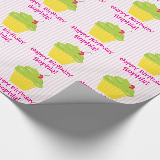 ピンクのストライプの子供の誕生日のカップケーキ ラッピングペーパー (角)