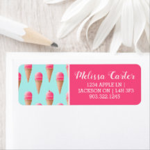 ピンクのストロベリーアイスクリームコーンパターン、青