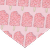 ピンクのストロベリーショートケーキアイスクリームポッシクルロリー テーブルクロス (アングル)