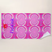 ピンクのスパイラルトリップ（幻覚体験）のような ビーチタオル (正面)