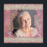 ピンクのスパークル女性写真80th Birthday Party 招待状<br><div class="desc">美しいピンクのレースとキラキラの女性ピンク80th誕生日パーティーの招待。このエレガントピンクの写真の誕生日パーティーの招待はカスタマイズあなたのイベントのために簡単に。</div>