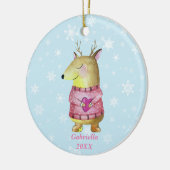 ピンクのセーターを着た愛らしいクリスマストナカイ セラミックオーナメント (左)