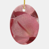 ピンクのゼラニウム：ほぼ無地のライトピンク セラミックオーナメント (正面)