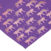 ピンクのタイガースパターン テーブルクロス (アングル)