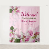 ピンクのタイガーリリー・パール・スプリング ブライダルシャワー タペストリー (正面)