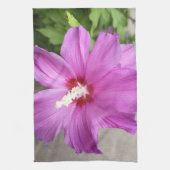 ピンクのタチアオイの花 キッチン タオル (縦)
