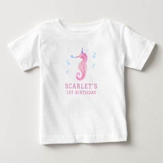 ピンクのタツノオトシゴの1歳誕生日 ベビーTシャツ (正面)