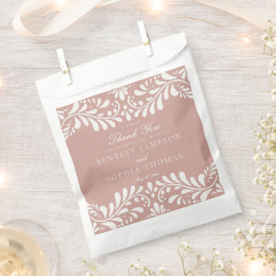 ピンクのタラベラタイルを使ったスペイン風フィエスタウェディングのデザート フェイバーバッグ