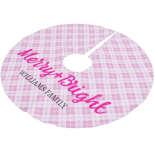 ピンクのタータンチェックメリークリスマスブライトファミリー名 ブラッシュドポリエステルツリースカート (アングル)