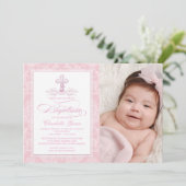 ピンクのダマスククロス女の子写真洗礼招待状 招待状 (スタンド正面)