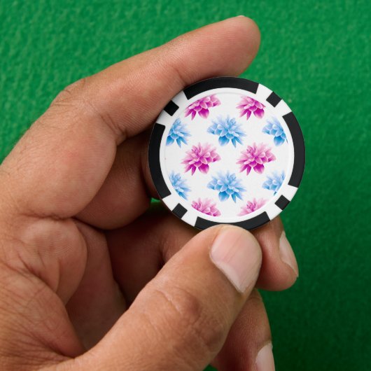 ピンクのダリア、ブルーダラ、花のパターン、花 ポーカーチップ (手)