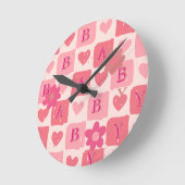 ピンクのチェック柄 ベビー ウォールクロック (傾斜)