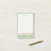 ピンクのチューリップと水仙の春の花のメモ帳 ポストイット (デスク上)