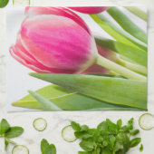 ピンクのチューリップと緑離れの写真 キッチンタオル (折り畳み)