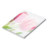 ピンクのチューリップと緑離れの写真 ノートパッド (回転)