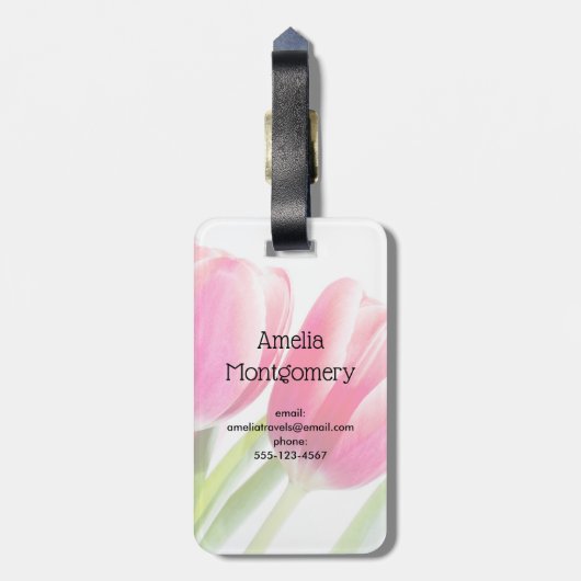 ピンクのチューリップと緑離れの写真 ラゲッジタグ (裏面縦)