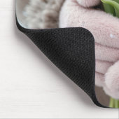 ピンクのチューリップと雪片 マウスパッド (コーナー)